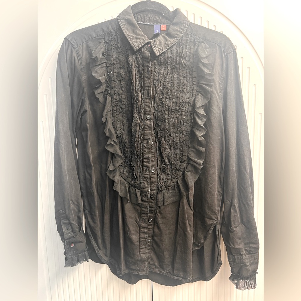 Pilcro Anthropologie brand button up shirt with detail. Small